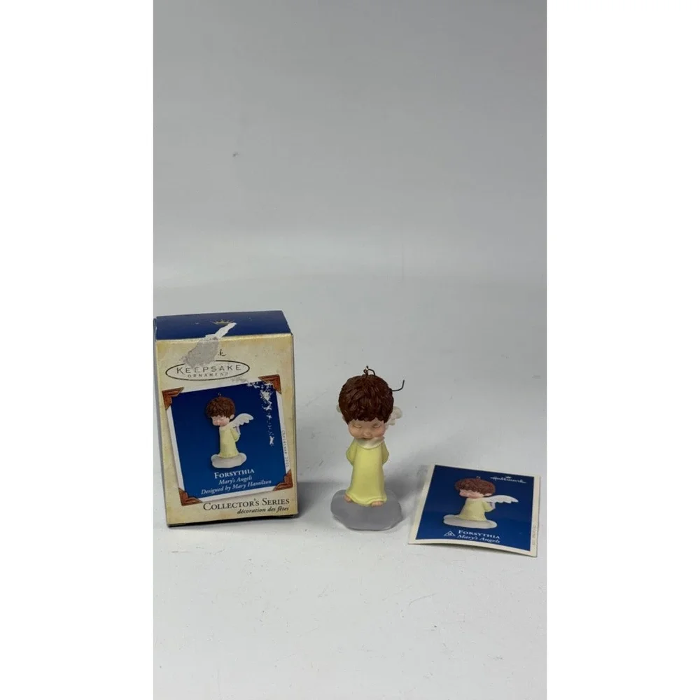 2005 Hallmark Forsythia 18th Mary's Angels holds gift wrap box
